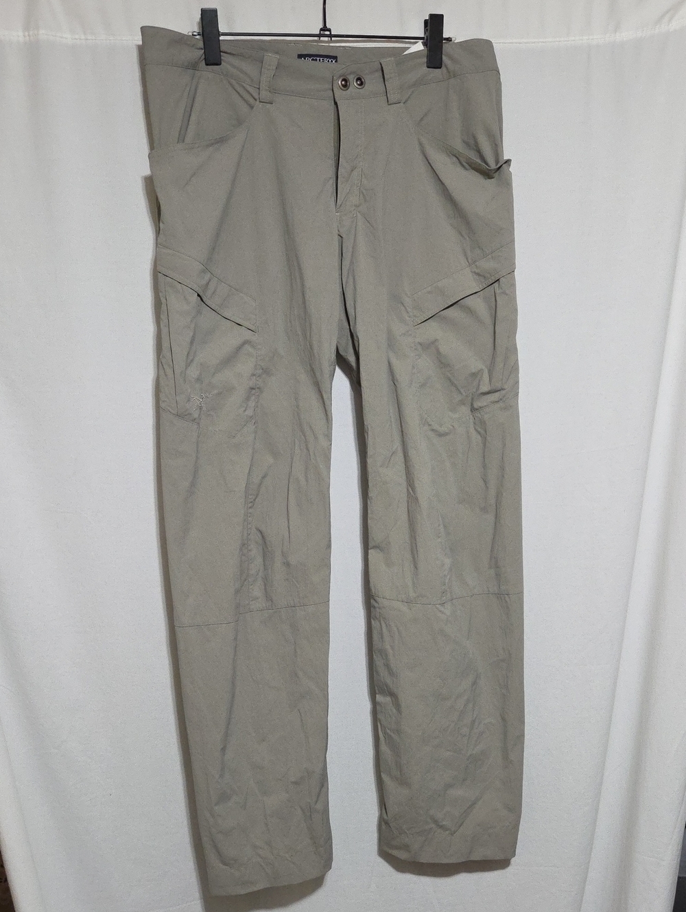 Arc'teryx Men's Light Grey Zipper Snap 36/35 Cargo Pants